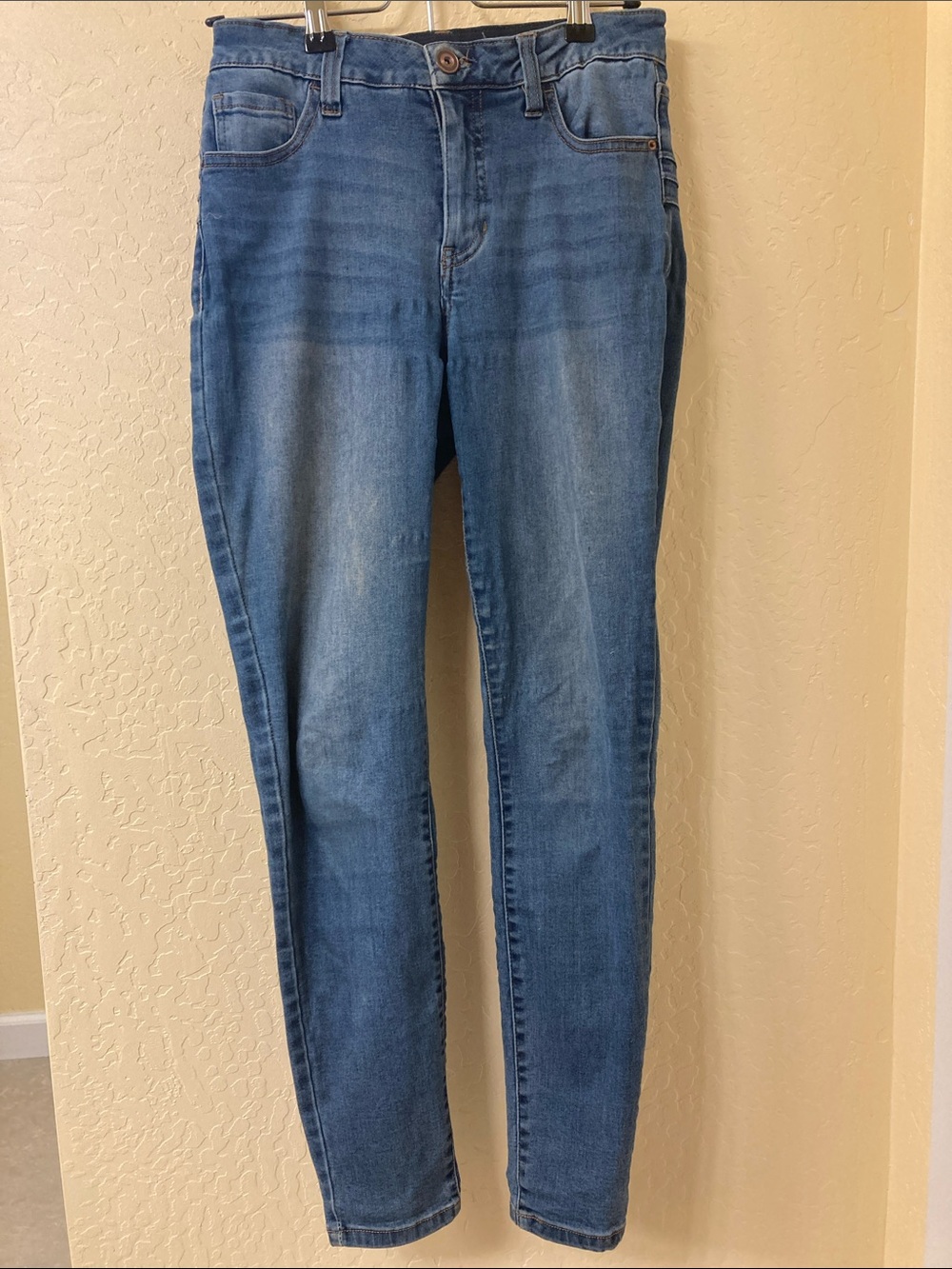 BOLD elements curvy stretch waist Skinny Jeans in Medium Blue Wash